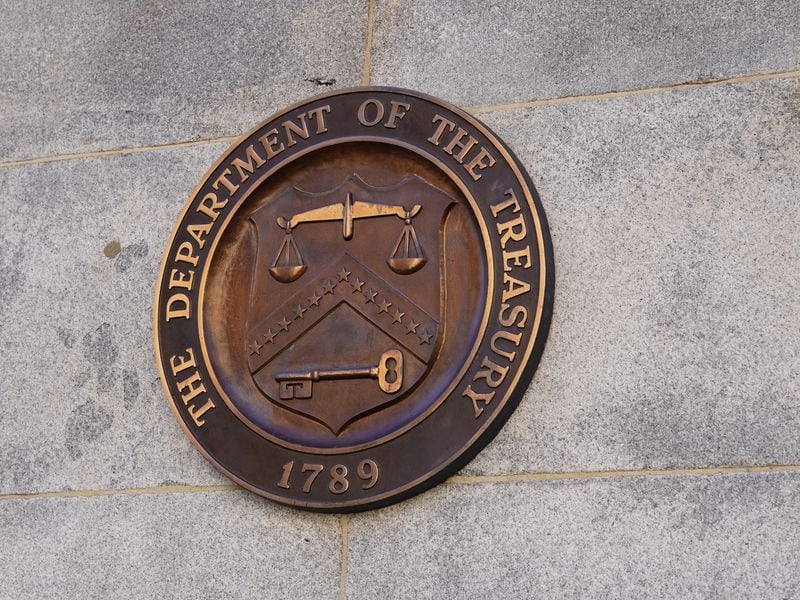 IRS Sets Crypto Tax Reporting Rules for 2025, Defers DeFi and Non-Custodial Regulations