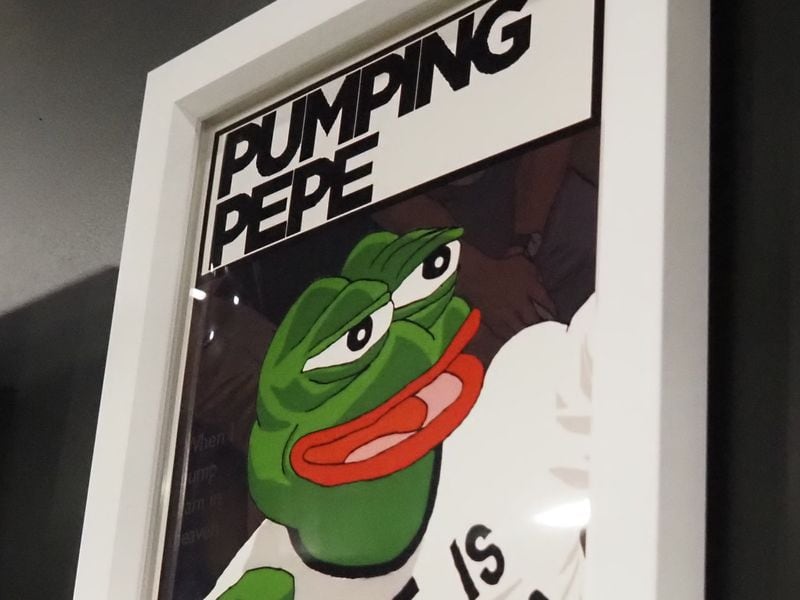 Bitcoin Hovers at $62K While Pepe Hits Record High as GameStop Extends Rally