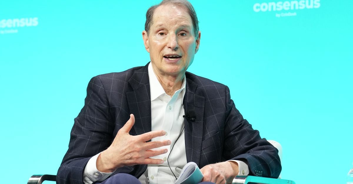 Ron Wyden on FISA Reform and Crypto