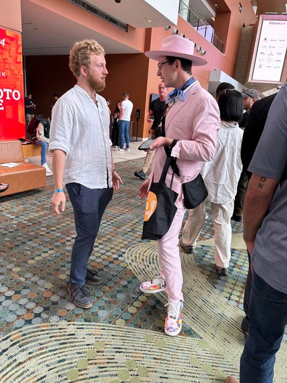 Bitcoin Nashville conference attendee in pink suit (Bradley Keoun)