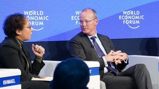 Bloomberg Editor Stacy Marie Ishmael, Financial Stability Board Chair and Dutch Central Bank Governor Klaas Knot at the World Economic Forum's annual meeting in 2023. (Nikhilesh De/CoinDesk)