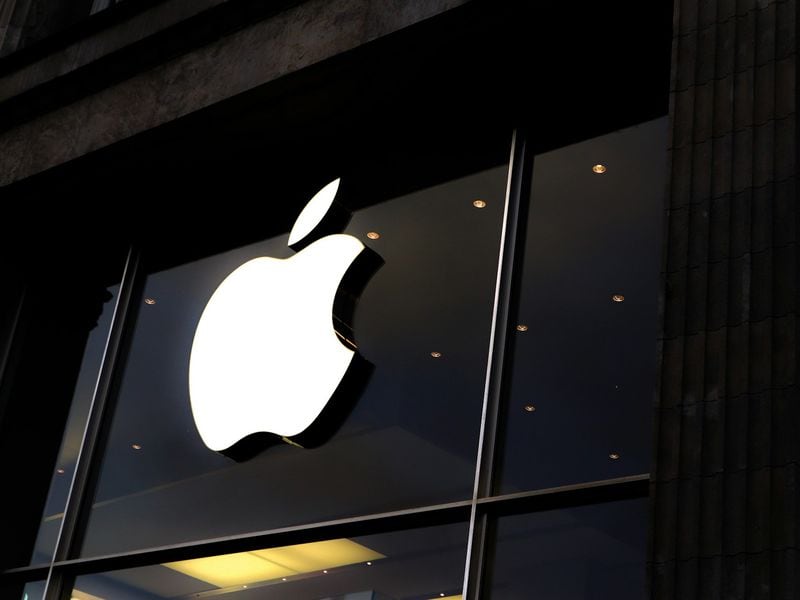 AI-Linked Crypto Tokens Underperform as Apple's Event Fails to Impress Traders