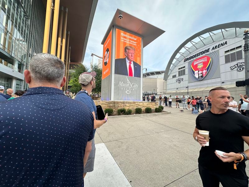 Line of people waiting to get into the Bitcoin Nashville conference venue (Bradley Keoun)