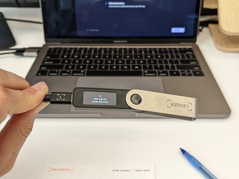 Setting up the Ledger Nano S Plus (Krisztian Sandor/CoinDesk)