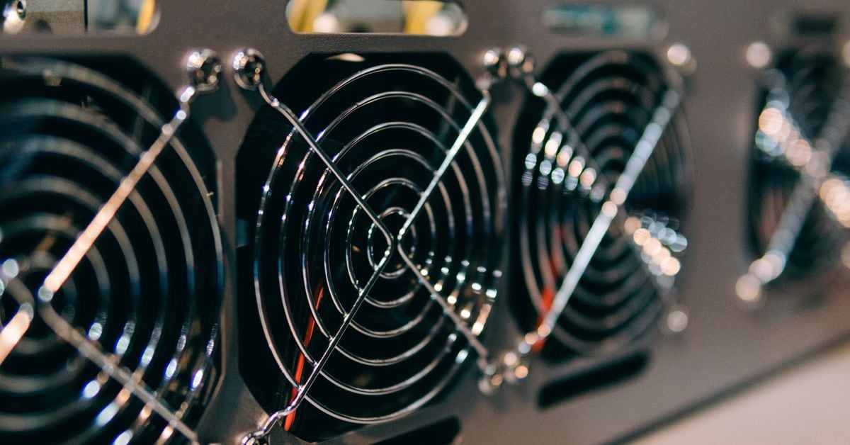 Hut 8 Sticks to Its ‘Hodl’ Strategy After Mining 265 Bitcoins in November