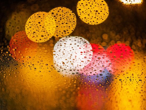 CDCROP: blur, window rain drops of water (Shutterstock)