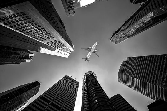 airplane, buildings (sasint/Pixabay)