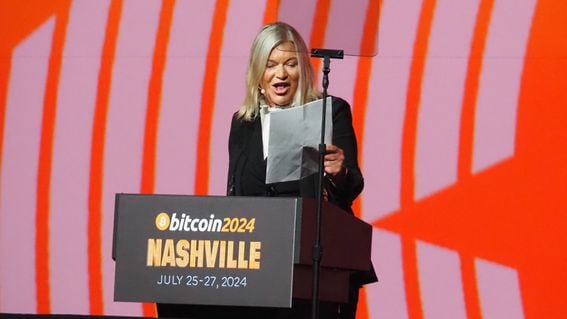 U.S. Senator Cynthia Lummis, a Wyoming Republican, with a copy of her bitcoin reserve bill at the Bitcoin Nashville conference on Saturday, July 27. (Danny Nelson/CoinDesk)