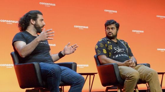 Ethan Buchman (left), co-founder of Cosmos, speaks about Bitcoin with Osmosis Labs co-founder Sunny Aggarwal, at Consensus 2024 in Austin, Texas. (CoinDesk)