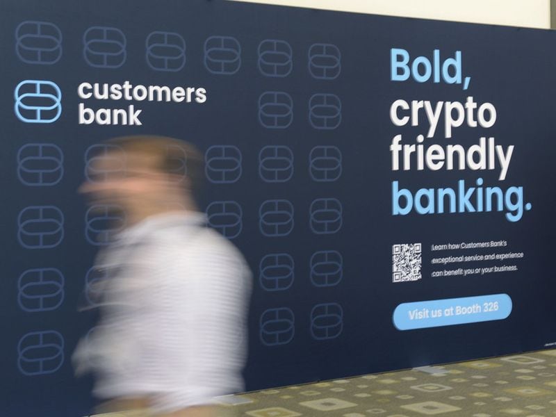 Customers Bank Said to Debank Some Digital Asset Hedge Funds