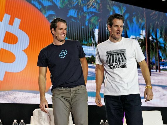 Tyler Winklevoss and Cameron Winklevoss (L-R), creators of crypto exchange Gemini Trust Co., on stage at the Bitcoin 2021 convention (Joe Raedle/Getty Images)