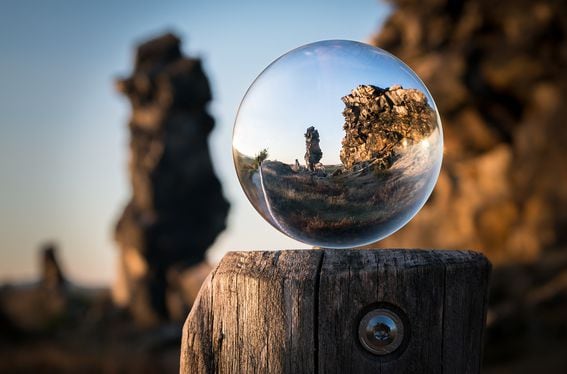 Glass sphere (Didgeman/Pixabay)