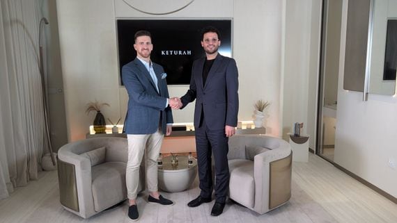 John Patrick Mullin, CEO of Mantra (Left) and Talal Moafaq Al Gaddah, CEO of MAG Lifestyle Development (Right) (Mantra)