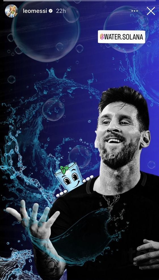 (Lionel Messi/Water)